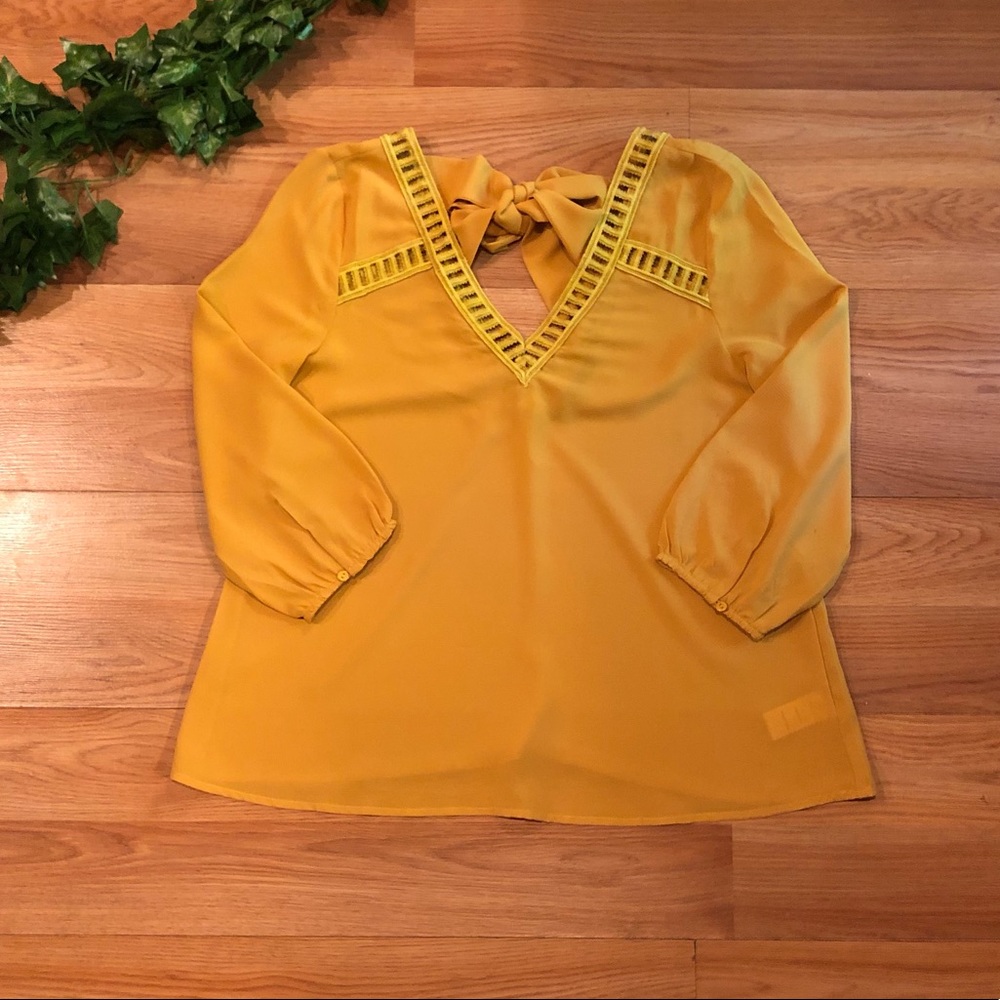 🖤Bundle 4 for $20🖤 Retro V-Neck Blouse